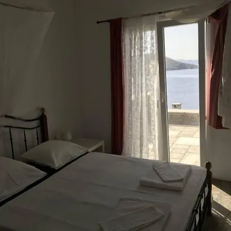 Paloma, Tinos Island Kardhianí
